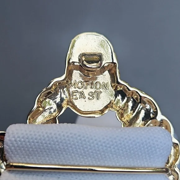 Vintage Motions East White Stretchy Belt With Gold Wooven Hardware - Picture 4 of 5